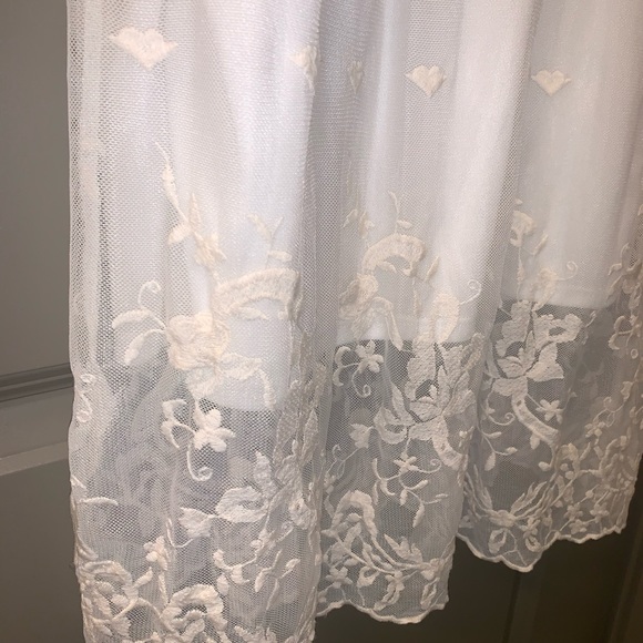 Beautiful lace modest dress - Picture 4 of 6